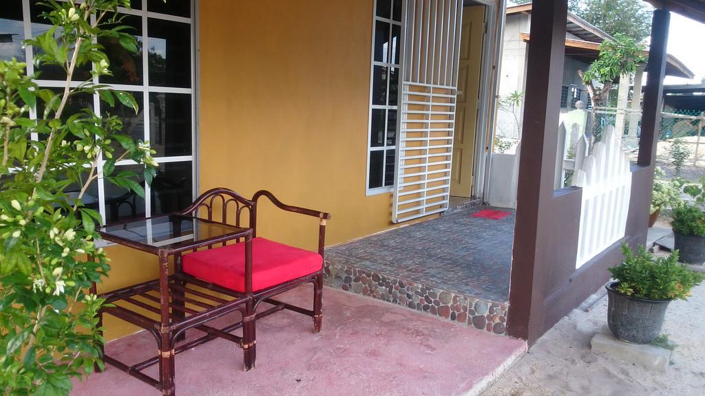 Arina'S Homestay Kampung Kuala Besut Exterior foto